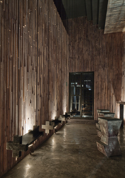 Timber-entry-restaurant